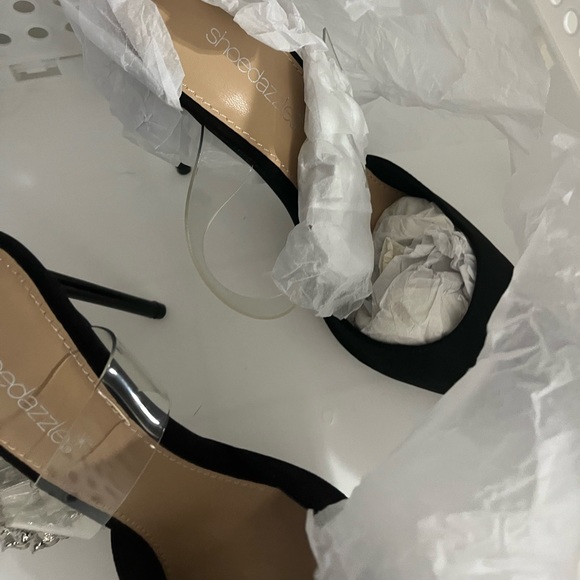 Jewel strap classy black pointed toe heels - Picture 4 of 5